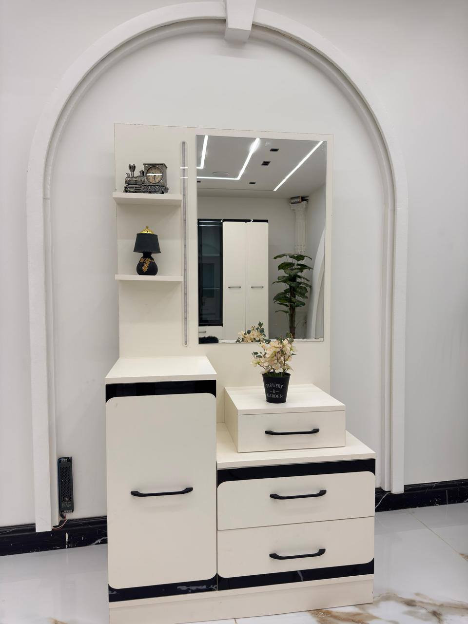 *موديل       سوما        الحديث*
سعر 950 الف موجود توصيل كافه المحافظات نقل وشد حجز على الخاص
*7 قطع          كنتور ملحق*       💰💰
1- ضهر الغرفه 5 ملم بالكامل     🛠️🛠️
2- برغي وجوي حديد                🔩🔩
3- إناره بالكنتور والكوميديات والميز تواليت 
4- *نرماده هيدروليك*              🥰🥰
5- *سكك 3 مراحل الممتاز*      🥇🥇
6- يدات حديد                            🥷🥷
7- ابواب المنيوم وزجاج اسود فوما 
8- طابوريه  تركيب                      🎁🎁
9- السرير ثابت


**إذا كنت صاحب هذا الإعلان وتريد حذفه لأي سبب، رجاءا أرسل رسالة إلى الدعم الفني**