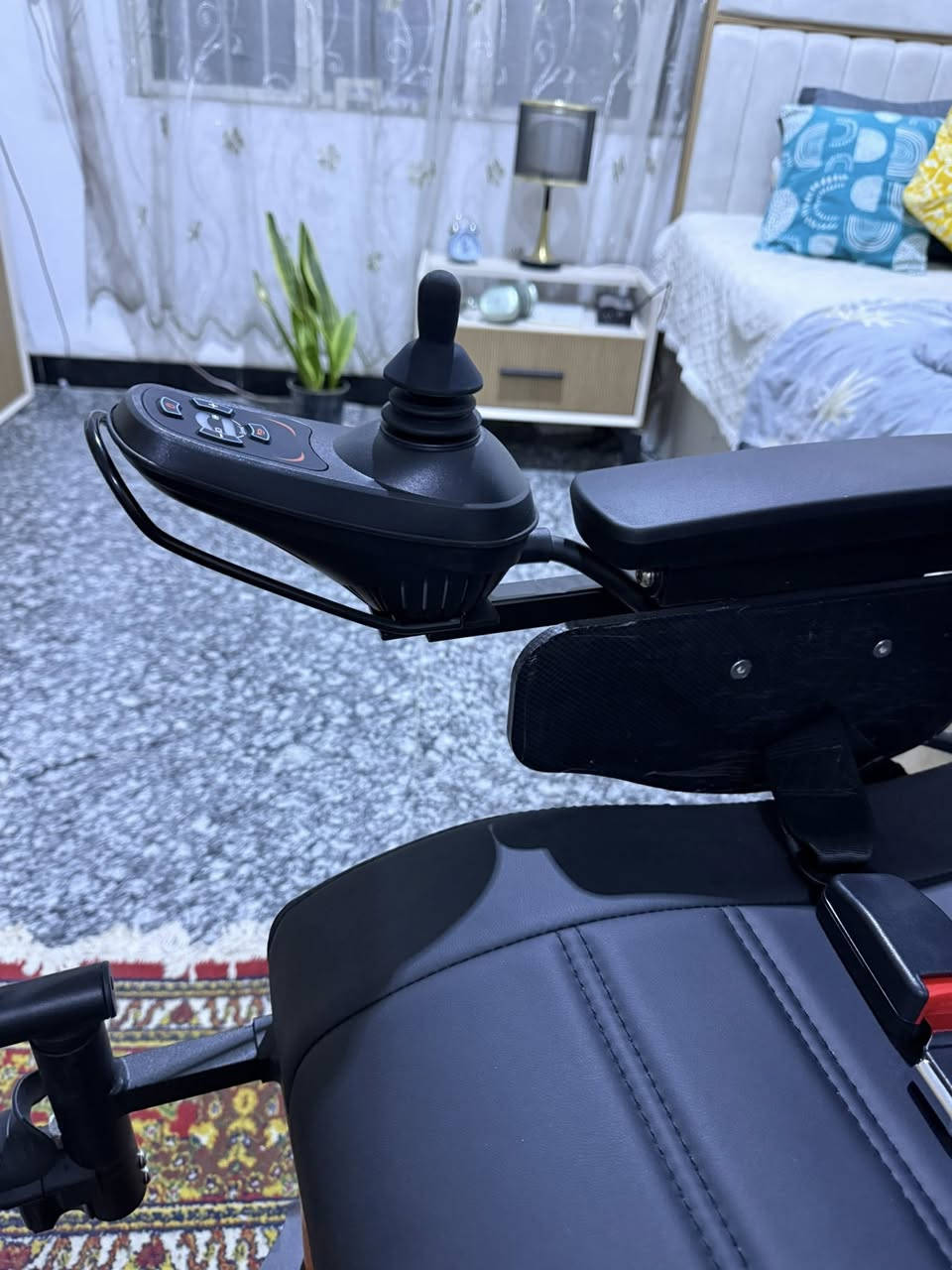 كرسي كهربائي جديد للبيع مع شاحن جديد لم يستعمل ابداً سعر 600الف وقابل للتفاوض للاستفسار ***********
