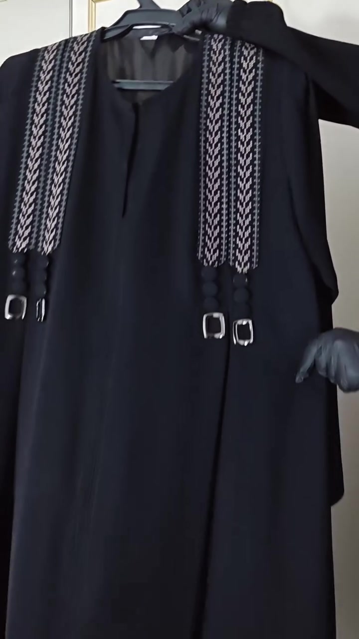 لأن الأناقة تبدأ من السواد.. خِدر جهز الكم كولكشن عبايات يجنن بخامة جرجيت إنترنيت الأصيلة. 🌟
السواد؟ فاحم ومضمون، وإذا مو فاحم وما عجبج؟ ترجع بيد المندوب وبنفس اللحظة! 😉
وطبعاً السعر؟ كلش مناسب وماراح تلقين مثله."


**إذا كنت صاحب هذا الإعلان وتريد حذفه لأي سبب، رجاءا أرسل رسالة إلى الدعم الفني**