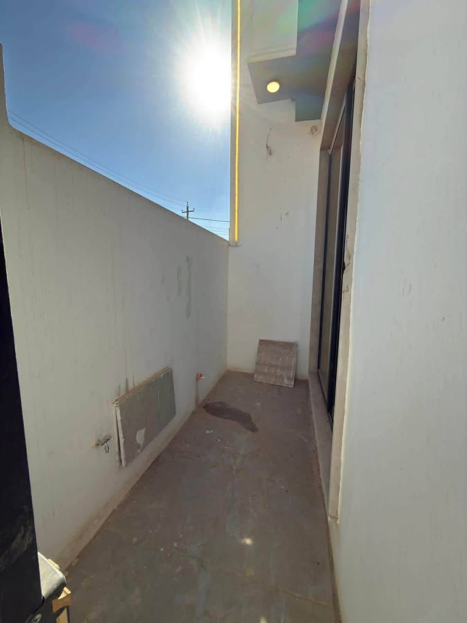 بيت ملكي 🏠 للبيع في البكر موقم مميز
بناء فول هندسي 2025 سند طابو الزهور 

مساحه البيت 100 متر واجها6متر

يحتوي البيت ع استقبال وهول وغرفه نوم 🛌 ومطبخ وصحيات ومناور وكراج سيارة 🚘 

طابق ثاني هول و 3غرف نوم 🛌 وصحيات ومناور وبلكون وبيتونه 

يحتوي البيت ع 

نظام كاميرات 🎥 

نظام غسالات 

نظام سبالت 

نظام دكتات 

نظام دشات 

للاستفسار عن سعر البيت الاتصال على

***********
