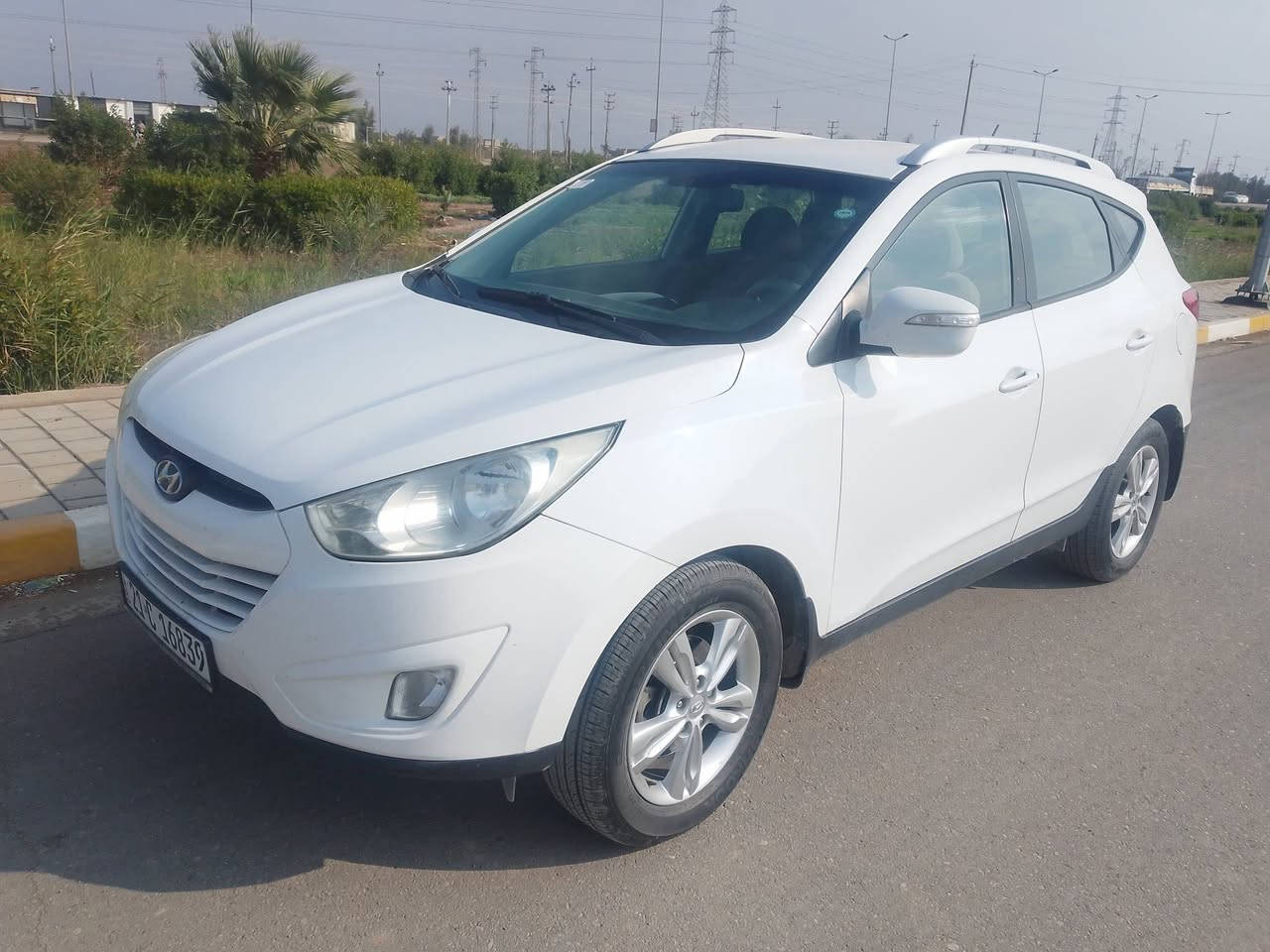 توسان موديل 2012 خليجي دوش 
محرك 2000 
كامره خلفيه تحكم 
محرك لاصرف لابخار 
رقم سليمانيه بأسمي تحويل مباشر 
بيها بنيد مصبوغ اثر جراد موضح بالسونار  والهلالات شويه 
السعر 125 
الاتصال *********** 
.
