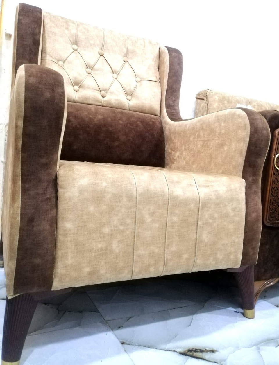 مرحبا..
عندي هذا التخم للبيع شغله تزكام درجه اولى 
اخذته ب٥٥٠ الف قبل فتره قليل جدا للاستقبال رايدته ب٥٠٠ الف امانه الله جديد ونظيف جدا سبب البيع التخم جبير والمكان صغير وماخذ المساحه كله والي يجي راح يشوف المكان شلون مملي بالتخم.. حتى يكون الكلام صادق بالمنشور
 التخم.....
يتكون من قنفات كبار عدد ٢
وقنفه وسط عدد ١ 
وكراسي عدد ٢ 
الخشب تركي درجه اولى وعلى الفحص 
خشب المقاعد بلوك درجى اولى شرط يتحمل اوزان ثقليه جدا وتجون وتشوفون كبالكم 
العنوان الديوانية حي النسيج قرب متوسطه الرازي 
التواصل على الخاص


**إذا كنت صاحب هذا الإعلان وتريد حذفه لأي سبب، رجاءا أرسل رسالة إلى الدعم الفني**