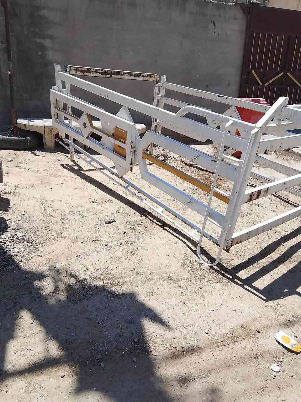 محجر للبيع بسعر مناسب جدا 225.  ***********
