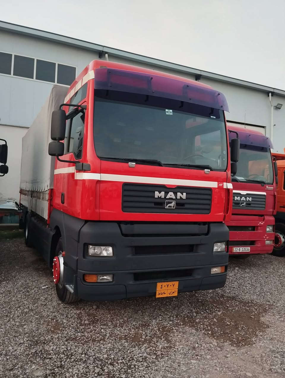 مان موديل ٢٠٠٣
٧/١٠متر حجم مكينة ٤١٠كير عادي رتايدةر 
مكان سيارة كلار سعر١٣٠مجال ***********
