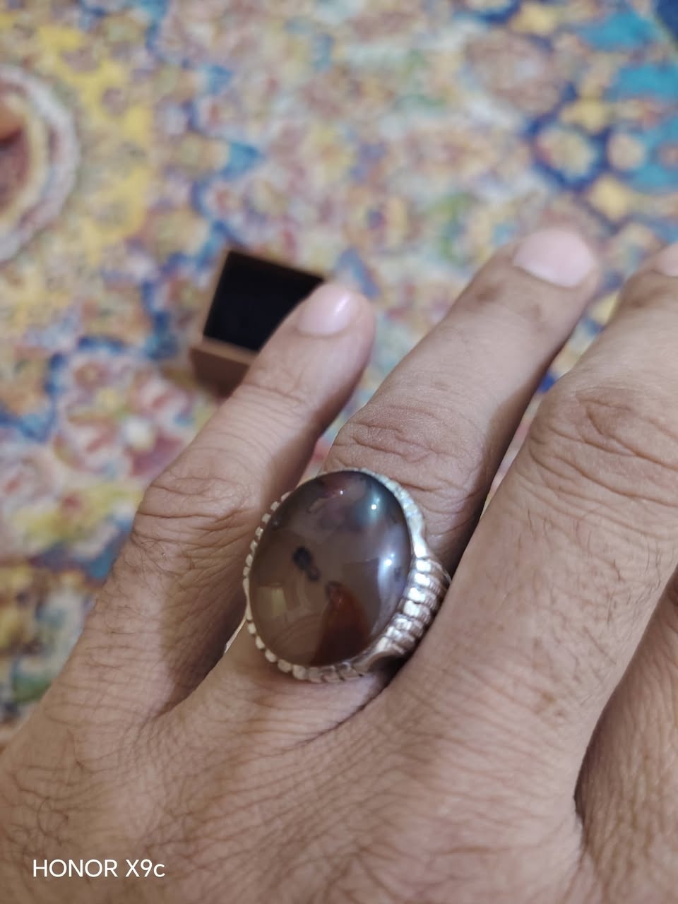 السلام عليكم خاتم عقيق يماني مصور قياس الخاتم 22 العنوان بغداد ***********
