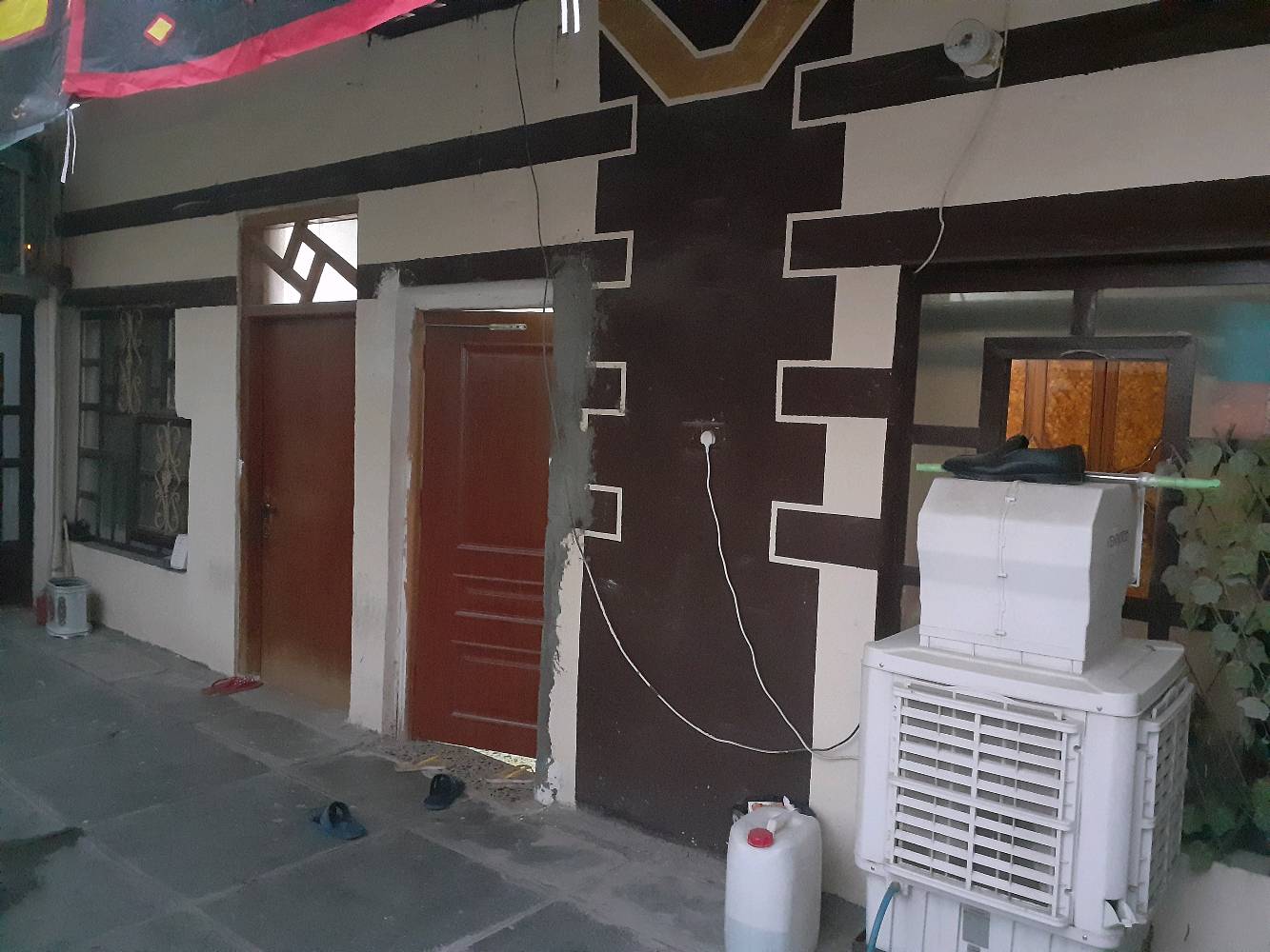 بيت طابقين مساحة 150 متر (خلفية)
نهاية الاورفلي اخر فرع من جهة المتنزه
تفاصيل البناء الطابق الأول استقبال كبير + غرفتين نوم + مطبخ+حمام+تواليت
الطابق الثاني غرفتين نوم+مطبخ + حمامين مشتركات
السطح الثاني يحتوي على مخزن
سند مستقل بأسمنا 
السعر قابل للتفاوض الرقم متوفر واتساب 