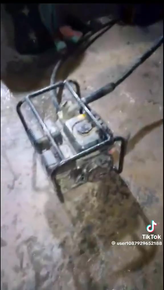 حفر ابار وثقب شوارع وحفر دنك وتنشيف منهولات اي  واحد يريد بير يخابرني او يتصل عل رقم وبي واتساب ***********اخوكم ابو عباس لحفر لابار
