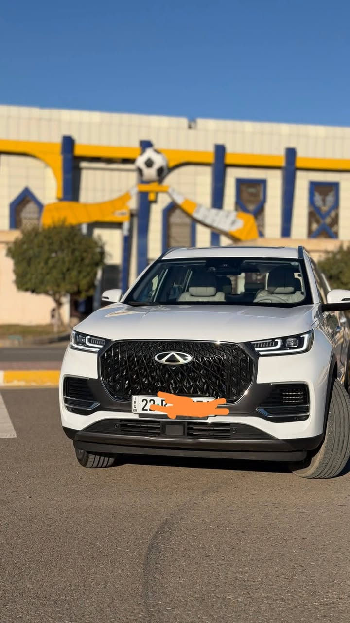 #شيري_تيكو8برو_بلكن_هايبرد 
ماشية 3000كم 
العنوان بغداد 
السعر275$ 
موديل. 2024
رقم اربيل
كلين تايتل -luxury 
المواصفات الأساسية:
النوع: سيارة SUV هجينة (Plug-in Hybrid).
المحرك: 1.5 لتر تيربو + محرك كهربائي.
القوة: 320 حصان (إجمالية).
عزم الدوران: 510 نيوتن متر.
ناقل الحركة: DHT (ناقل حركة مباشر هجين).
نظام الدفع: دفع أمامي.
سعة البطارية: 19.27 كيلو واط/ساعة.
المدى الكهربائي: 75 كم لكل شحنة.
استهلاك الوقود: حوالي 4 لتر/100 كم (في الوضع الهجين).
التسارع (0-100 كم/س): حوالي 7.6 ثواني.
المقاعد: 5 مقاعد (تتوفر بـ 7 مقاعد في بعض الفئات). 
التقنيات والميزات:
الشاشات: شاشة معلومات ترفيهية وشاشة عدادات رقمية مدمجة مقاس 24.6 بوصة.
نظام الصوت: نظام صوتي فاخر من سوني مع 8 أو 10 مكبرات صوت.
الشحن: شاحن لاسلكي للهواتف.
ميزات أخرى: كاميرا 360 درجة، فتحة سقف بانورامية، فتح وإغلاق كهربائي لباب الصندوق الخلفي، تشغيل بضغطة زر. 
السلامة والأمان:
الوسائد الهوائية: 6 وسائد هوائية.
أنظمة مساعدة السائق: نظام الثبات الإلكتروني، مساعدة الفرامل الطارئة، التحكم في نزول التلال، مراقبة ضغط الإطارات، مثبت سرعة ذكي. 

يمكنك الاتصال على الرقم 
***********
