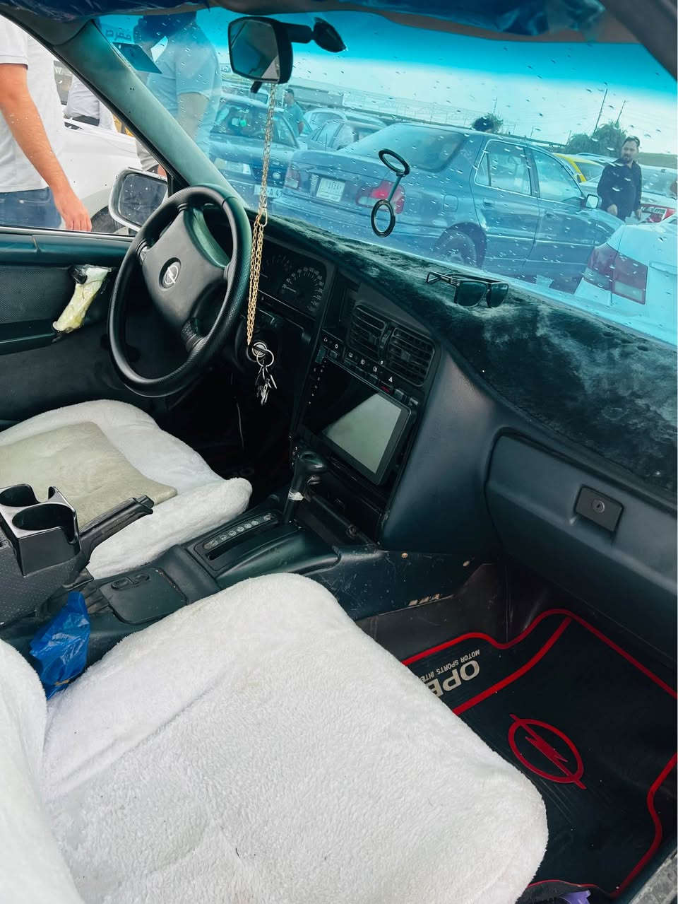 ئؤپل ئؤ ميگا 1992 شه ش پيستؤن مه كينه به ته 3000 ئؤتوماتيك گيرمه كينه ى به شرت سه نوى تا2029تا زه يه كارتى به نزينى هه يه كا ره باى كامل به شه رت گشتگيانى به شه رت جركى تيا نيه ما لى دؤسته پيشو دواى كه پيسه جوار تا يه ى لؤك ژم ***********زم *********** شمشمل, السليمانية
