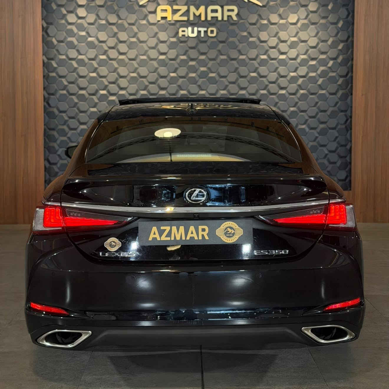 ‎للبيع لكزز💎
ES350 🔥
محرك 6 سلندر 
موديل 2024
ماشية 16 الف❗️
فول مواصفات
داخل كريمي
 (فتحه وبصمات وجلد وكامرا ورادار ونقطه عمياء وكشنات تدفئه وتبريد وستيرن هيتر و تحكمات ستيرن و كيج دجتال و ٣ انضمة قيادة و كشنات تدفئة و تبريد و ستيرن تدفئة و بعد هواية مواصفات )

السيارة وارد امريكي بيها نص قبغ الصندوك صبغ بدون دواخل بدون ايرباك🔥
وگير ومكينه بشرط 
السعر : 368$ ورقة
 
للاستفسار :***********
العنوان : السليمانية المعارض الجديده شركه (ازمر اوتو)

