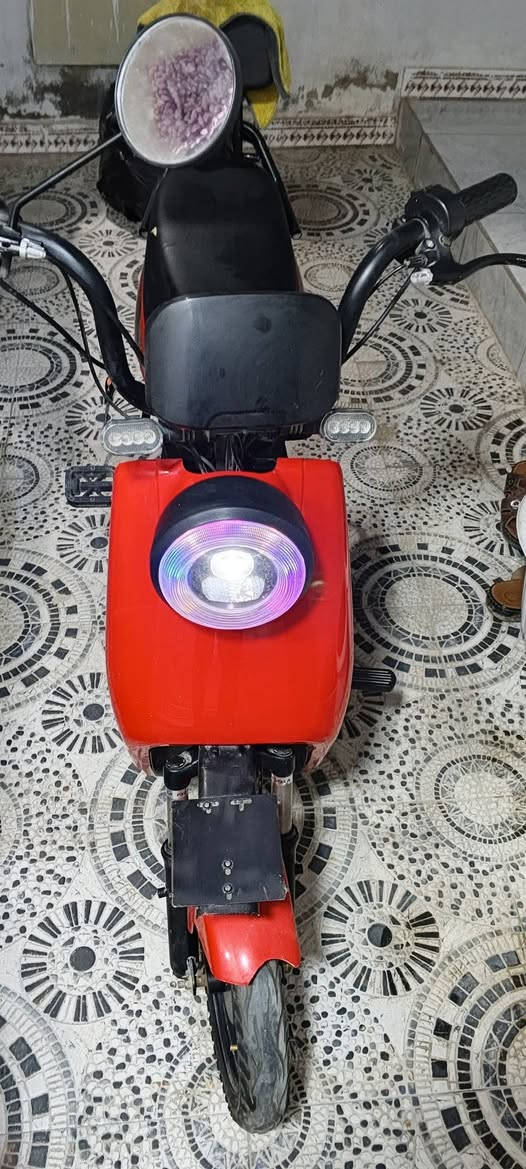 دراجة حجم 14 للبيع 
سرعة 45
3 سرع 
لايت بي 7 الوان يتغيرن 
حماية شاشة 
سعر 175
مكاني كوت


**إذا كنت صاحب هذا الإعلان وتريد حذفه لأي سبب، رجاءا أرسل رسالة إلى الدعم الفني**