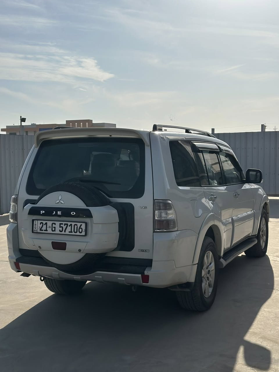 السلام عليكم 
باجيرو 2014 حبتور فول للأخير 
قطعتين صبغ فقط 
جاهزه بدون نقص 
رقم سليمانيه بأسمي سنويه وهزه ورقم جديدات 
مكاني البياع حي الري 
السعر 155 وبيها مجال جداً بسيط 
رقمي ***********
