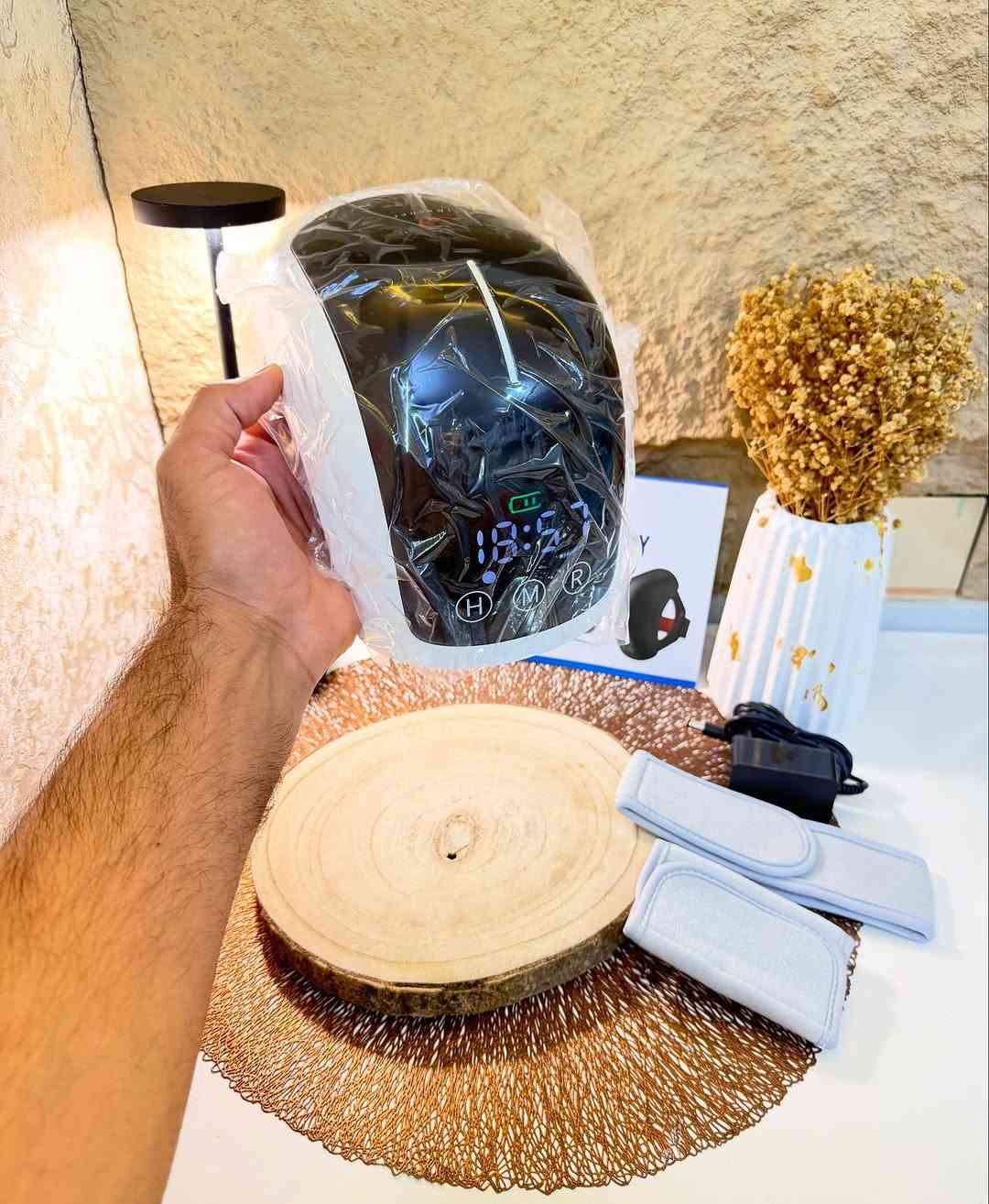 جهـاز تدليك الركبـة والكتف شحن محمـول 
جهـاز تدليك الركبـة والكتف لتخفيف آلام المفاصل والتورم 
جهـاز تدليك يعمل بالضوء الأحمر يهتز ويتم معالجته بنبضات الضوء الأحمر مما يجعله اكثر راحة في الاستخدام 
الضوء بالأشعة فوق الحمراء القوية تساعد على تعافي المفاصل 
ترددات (660-630) نانو متر يخترق الأنسجة تحت الجلد ويساعد في انتاج الكولاجين وأما ضوء الأشعة تحت الحمراء بطول موجي (880) نانومتر فتكون منطقة الإشعاع فيه اكبر مما يسهل امتصاصه من قبل الأنسجة مما يسمح بتعافي العضلات 
شاشـة عرض ضوئية رقمية تعمل بنظام اللمس يمكن التحكم في أنواع الاهتزازات ومعرفة مستوى شحن البطارية 
بطارية ليثيوم ذات سعة كبيرة قابلة لأعادة الشحن 
جهـاز فعال للتخلص من الإصابات الأنسجة الرخوة والإصابات الرياضية ويقلل التهاب وتمزق الشعيرات الدموية 
جديد بالباكيت مع كافة الملحقات 
للتفاصيل اكثر داخل الموقع الرسمي 
السعـر ٤٠ الف 💰 
ملاحظة (عند الشراء فحص المنتج قبل مغادرة المندوب بعدها نكون غير مسؤولين)
توصـيل 🚚 بغداد ٥ آلاف 
توصـيل 🚚 محافظات ٦ آلاف⁩


**إذا كنت صاحب هذا الإعلان وتريد حذفه لأي سبب، رجاءا أرسل رسالة إلى الدعم الفني**