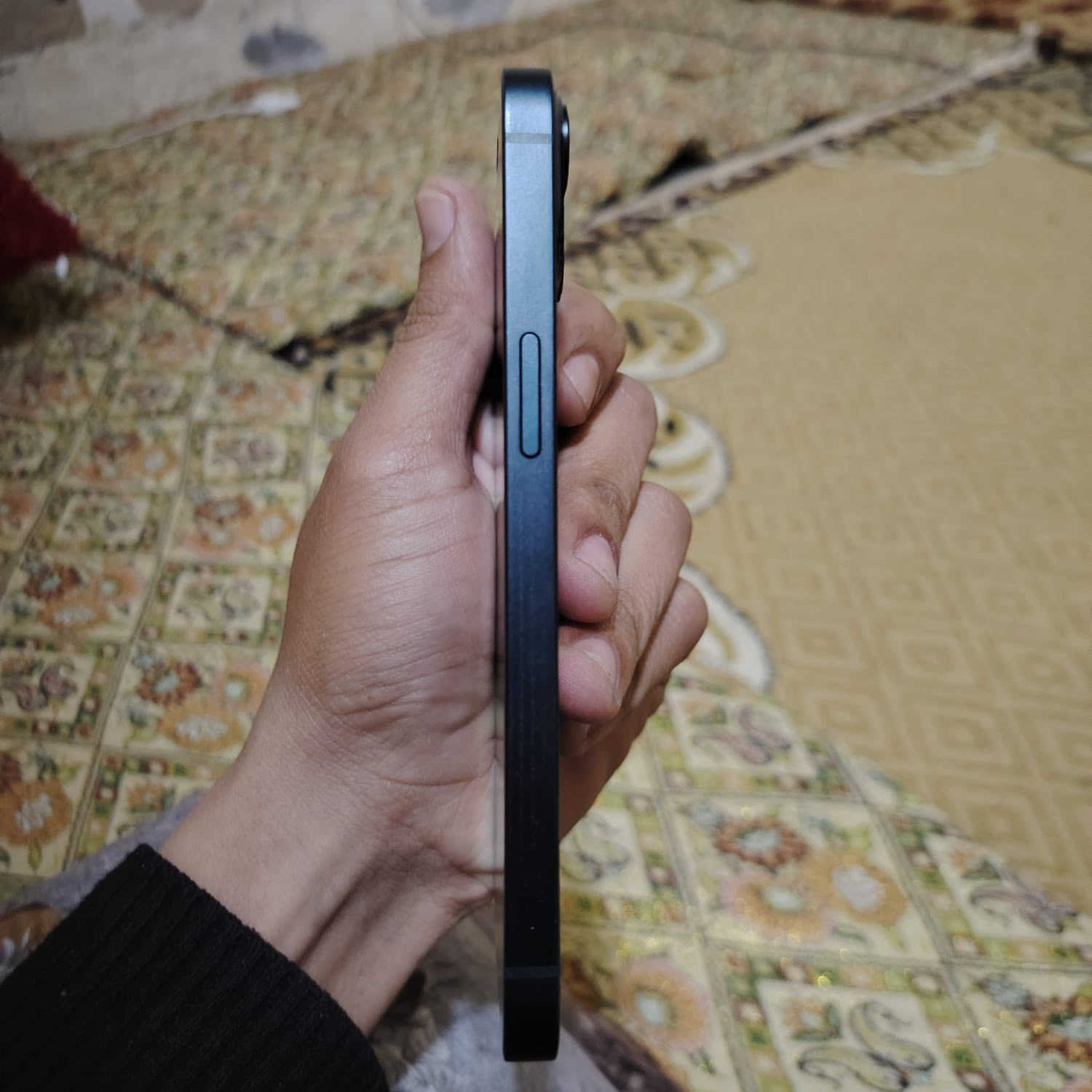 السلام عليكم
ايفون 13 عادي ذاكره 128 دبل خط 

بطاريه 95 

شرط من كلشي السعر 400 وبي مجال قليل 

مكاني حويجه حي العسكري 

***********
