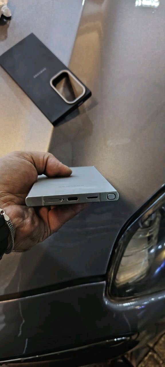 
السلام عليكم جهاز سامسونج اس 24 الترا
Samsung Galaxy S24 Ultra 
الجهاز ذاكرة 256
الرام 12+12
الكاميرا 100 Mp
البطارية 5000
المعالج Snapdragon 8 gen 3
الشاشة 120 هيرتز 
الجهاز كامل ملحقات كارتون و كيبل 
 العنوان بغداد السيديه تقاطع درويش 
السعر مليون وبي مجال بسيط 
للتواصل ***********