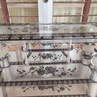 ميز تلفزيون • كلش نظيف • للبيع