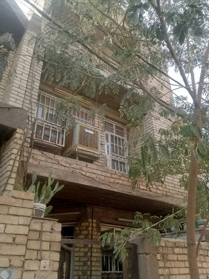 السلام عليكم بيت للبيع
بيت موقعه في منطقة رئاسة العبيدي شارع المعامل 

مساحه 70 متر  يتكون من 3 طوابق زراعي سند 25

الطبق الاول كراج استقبال صالة مطبخ منور حمام 

الطابق الثاني 2 غرفة نوم 

الطابق الثالث غرفة مساحة 10× 5 

إضافة إلى بلكونة بالطابق الثاني والثالث وسويت حمام بالغرفة الطابق الثاني والثالث 

كما موضح بالفيديو

السعر 68 وبي مجال بسيط البيت 3 طوابق جاهز جيب غراضك واكعد 

الفيديو تفضل خاص لان مجاي يحمل بالشر 

للاستفسار اكثر عالخاص

او الاتصال بالرقم ***********
