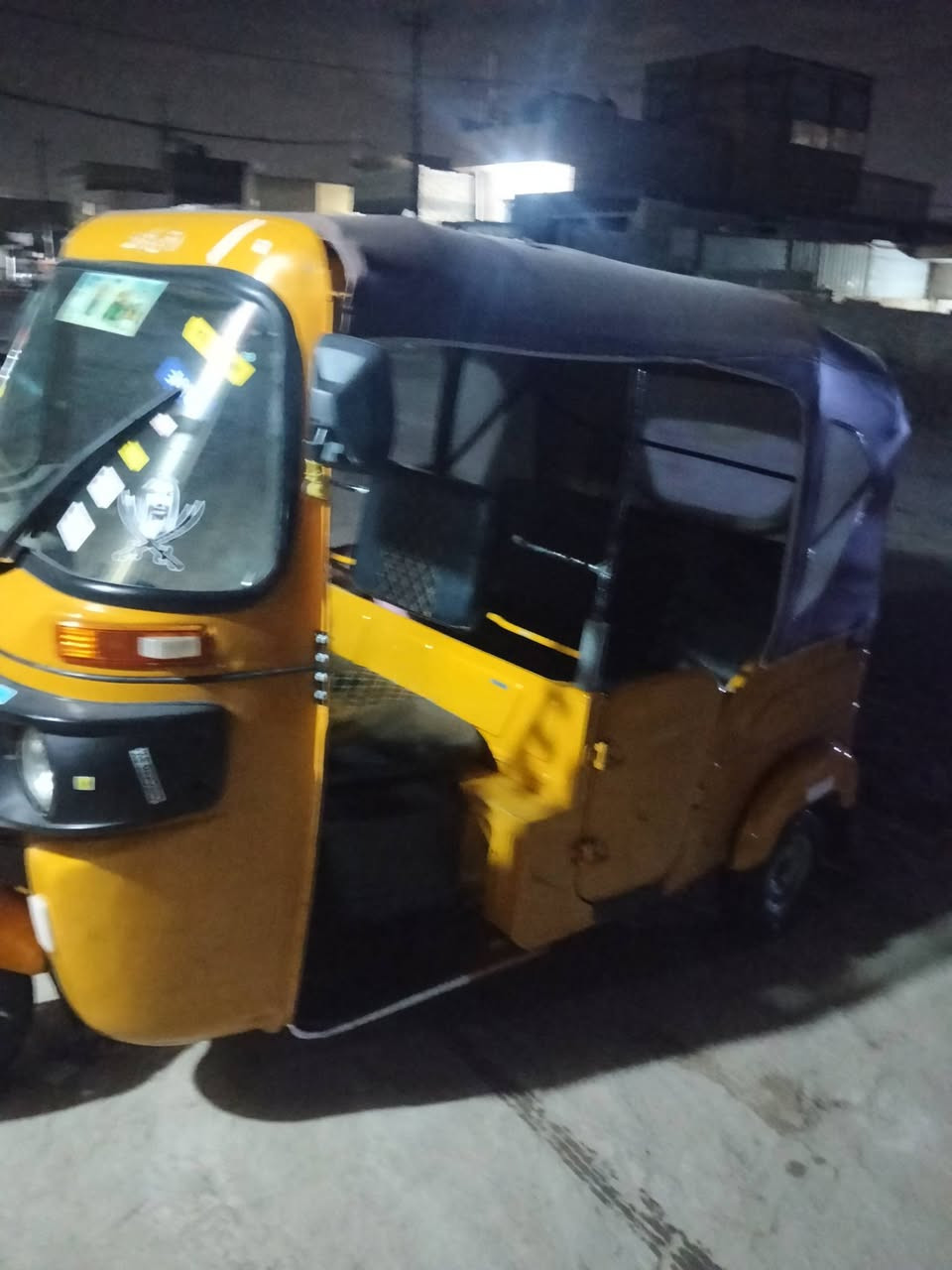 السلام عليكم تكتك 2021 رقم انكليزي حلوه نضيفه  القمجيات مبدلات جدد كهربائياتهة كلهه شغالة جاهزه للشارع يرادلهه شويه ترتيبات مكاني بغداد سبع البور رقمي *********** اتصال فقط السعر 7.500وبيهه مجال حك الجيه
