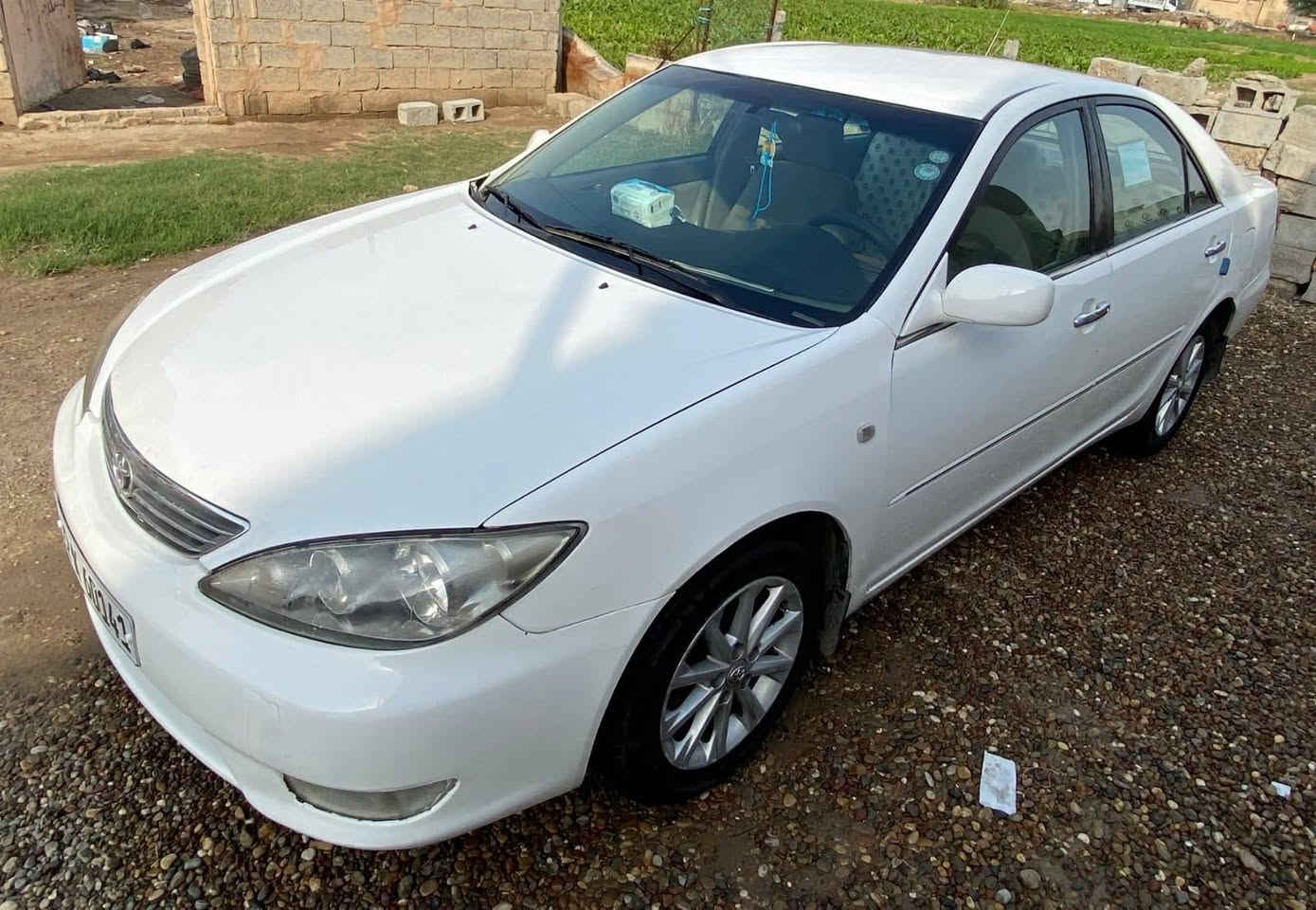 السلام عليكم كامري ٢٠٠٦للبيع لون ابيض رقم اربيل انكليزي للاتصال  *********** سعر ١١٥ وبيه مجال
