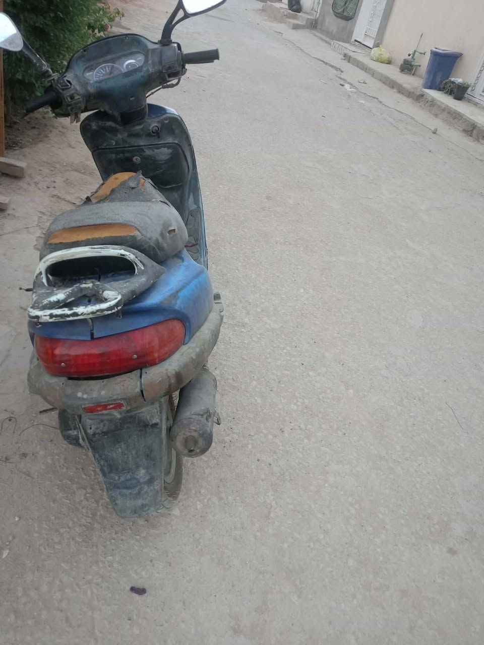 دراجه للبيع متروكه 150 وبيه مجال حي ميسان ***********
