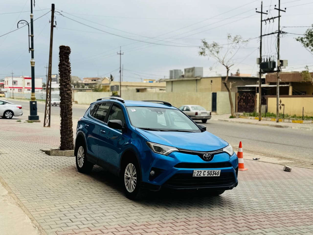 السلام علايكم 
راف فور موديل 2017 كندي 

مصفات le  شاشه حساس خلفي 
كشن كهربا  رادار  تحديد سرعه 

كير محرك بشرط لا بخار لا صوت 
ماشي 100 الف   

رقم  دولي سنويه جديد 
سياره بي فقط بنيت ولباقي مكفول

سعره 134 بي مجال قليل 
***********
*********** كركوك, العراق
