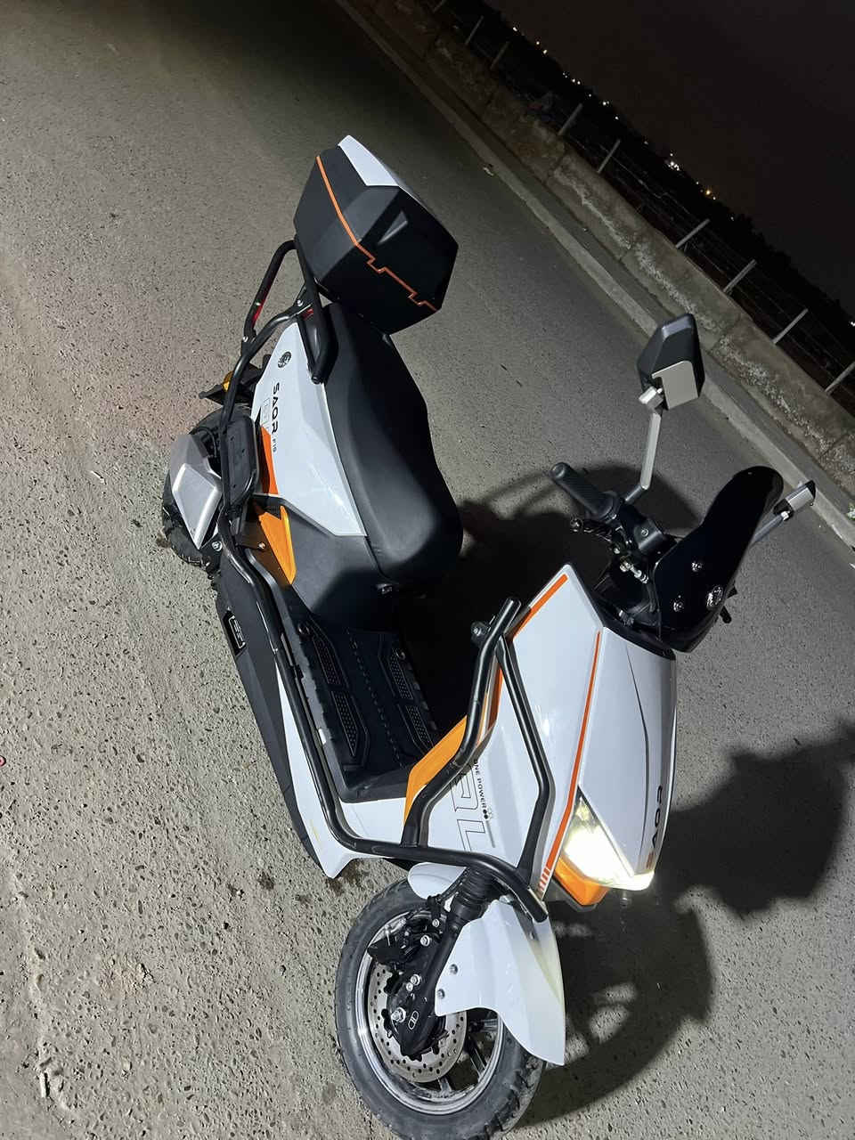 السلام عليكم..دراجه _صقر _ F15_بطاريه _ليثيوم _
...السرعه الفعليه _ 80_..ملف 2000...بصمتين وسويجين تشغيل...عدد التحويلات..1..2..3..R..البك...تقطع مسافه اكثر من _60_ كيلو حسب الوزن والسرعه...شاحنه ذكيه تدعم الشحن السريع والأيقاف الذاتي...الدراجه وضع وكاله كما في الصوره ...السعر (مليون و200) وبيه مجال بسيط ...مكاني بغداد ...الشراي يتصل..موجود واتساب ***********
