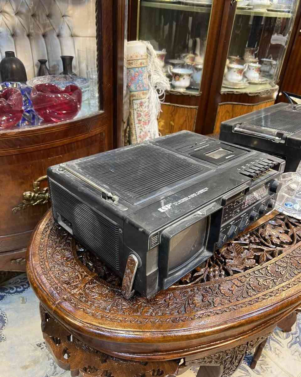 تلفزيون مسجل راديو شغال ونظيف 

*العنوان:بغداد الكسره قرب ملعب الكشافه داخل السوق الشعبي 
*للحجز والاستفسار عن الاسعار يرجى التفضل على الخاص ومراسله الصفحه او الاتصال على الرقم. ***********
*يوجد توصيل الى كل محافظات العراق 
*يرجى التاكد من الطلب قبل مغادره المندوب
#antique #انتيكات #تحف #نوادر #راديو #اثاث #كريستال #زوالي #كلاسيك
