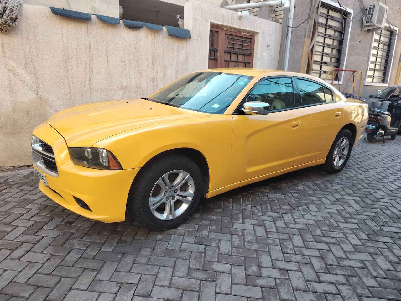 السلام عليكم جارجر 2014 محرك 3.6 كير عصى شاشة صغيرة سيارة كاملة كير محرك اكسل كلة مكفول تخم تاير جديد حدادية كاملة المكان بغداد مدينة الصدر السعر 170 بيهه مجال رقم ***********
