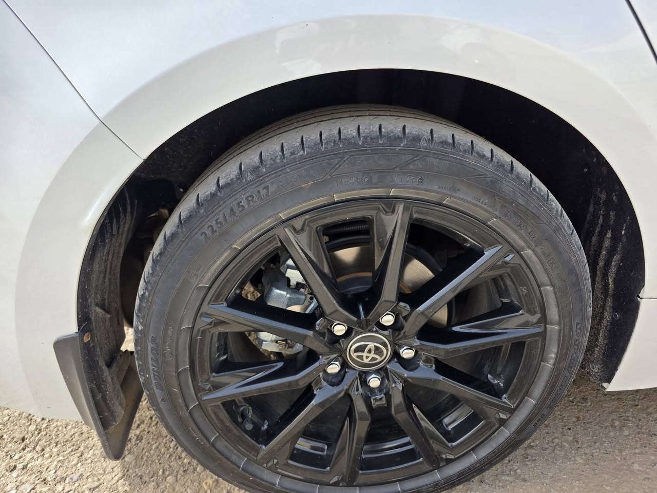 السلام عليكم كورلا هايبرد  2025 S بلاك ادشن اعلى فئة بالكورلا فول ١/١ رقم بغداد باسمي ماشية 45 الاف مكفولة من ضربة وصبغ وتبديل المواصفات بصمة فتحة داخل احمر ويل اسود كرسي كهرباء ٣ حركات و٣ وضعيات قيادة هاندبريك دكمة اوتو هولد شاشة ابل كار بلاي تبريد بيانو مانع انحدار ومانع انزلاق رادار امامي قيادة ذاتية تحديد مسار وبعد بيها هواي مواصفات السعر 160 مكاني بغداد المواصلات للاتصال  ***********
