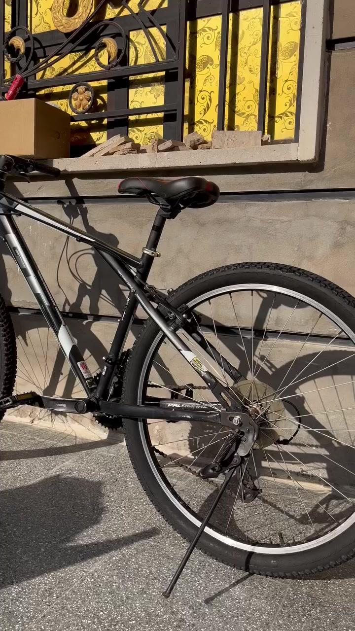 بايك جبلي
ماركة GT الامريكيه🇺🇸
البايك كامل من كل شي 
حجم 28
السعر 200 الف بي مجال
مكاني بغداد مدينة الصدر
واتساب ***********
