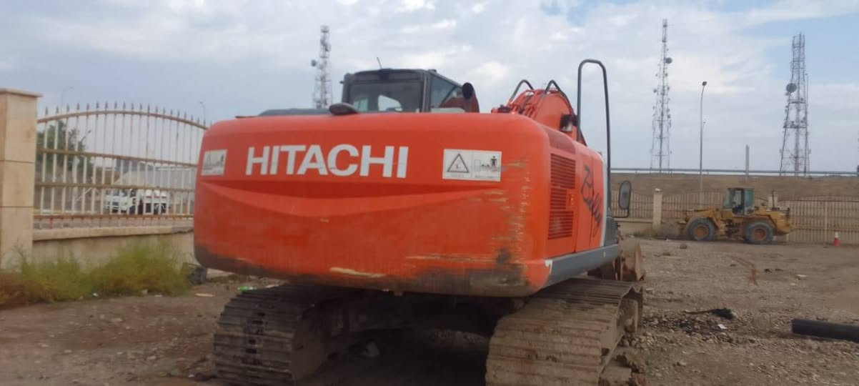 حفاره زت ثري موديل ١٤ منفيس مشتغله ٦ آلاف زنجيل ٧٠ مكفولة من كل شي الشراي يتصل ***********
