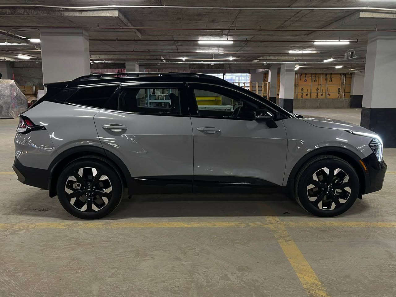 موديل 2024 فول ماشية 15 الف مايل
مواصفات
محرك 2500
بنوراما
اشاير مري
نقطة عمياء
شاشة متصلة
شاشة اعطال
كامرة دواره
4 وضعيات قيادة
لد نهاري
جنطة كهرباء
انارة ترحيب 
بيهة صبغ فقط باب 
+الجاملغ امبدل نفس الون
سعر 220 بيهة مجال بسيط
المكان بغداد زيونة
التواصل واتساب او اتصل 
*********** بغداد, العراق
