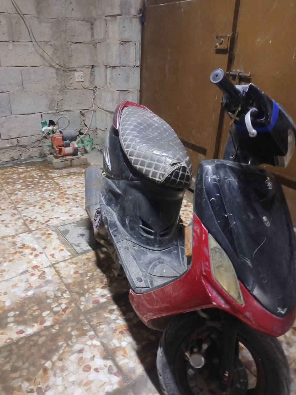 سلام عليكم شباب
دراجه ماكس قجمه للبيع كلشي شغال بس هورن مادري اشبي طفه من وحده دراجه شلعه معدل اريد ابيعه محتاج فلوس سعر 300بيعه مجال حك جيه مكاني شعب بدايه شارع صحه يم محكمه أو براوس بدراجه عادي 

رقم *********** متواجد واساب
