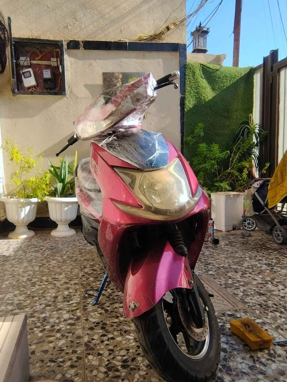 سويت حادث بيه وكامت متمشي بس هيه شغاله وبطاريات جديده يمكن صوج من سكليتر يل ينطيني سعر
زين ابيعها  مكاني بغداد ***********
