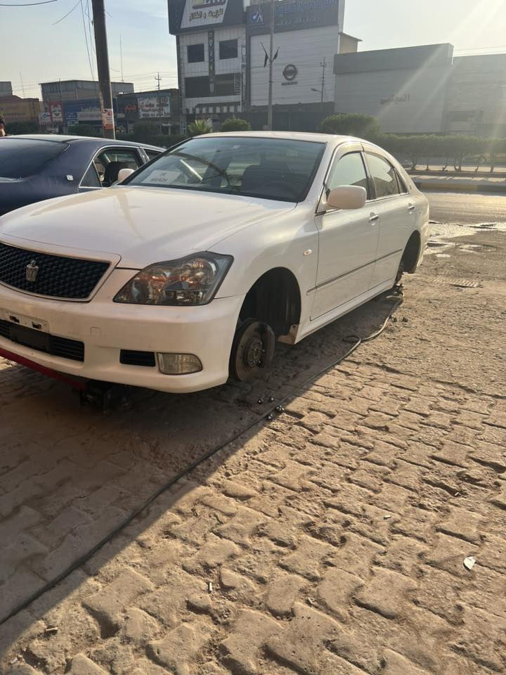 سلام عليكم شاهينا للبيع     شاصي 84  فتحه   اثلت   مزاد دخول جديد   تخم تاير جديد  مشط ايسر بلاد لكزز  داخل اسود   رقمي *********** عنوان البصره
