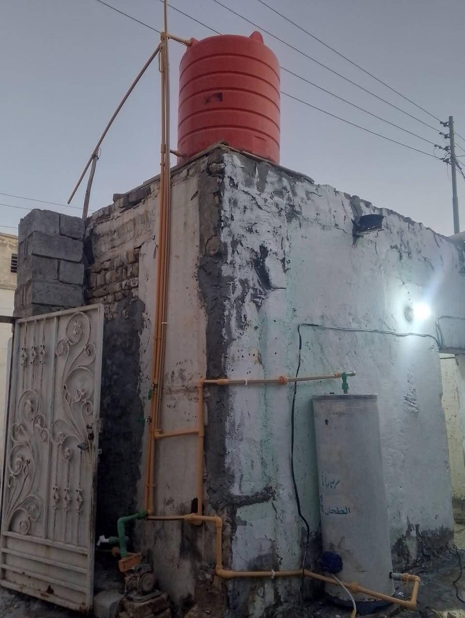 ثلاث ارباع السعر (السماوه)
مغسله.  سنكي.   خلاطات.  ماطور.   سخان.  
حمامات.  حدائق.   خزانات ماء.    تانكي 
نقل.   تصليح    تبديل.    حنفيات.   تنفيس
رقمي بدون واتساب///***********
