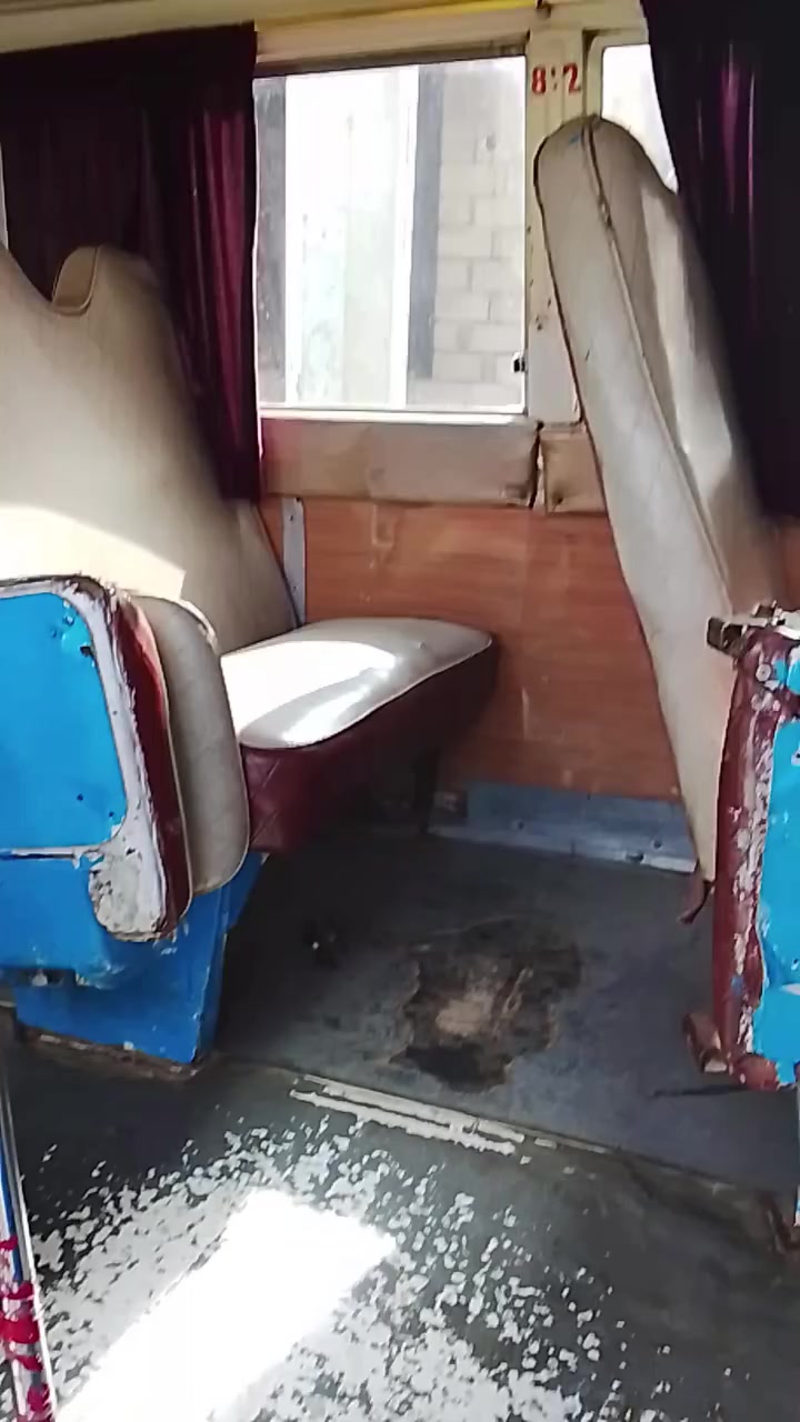 سلام عليكم كوستر لبيع موديل 82 السعر 5ملاين بيه مجال اني مكلف بل نشر ***********
