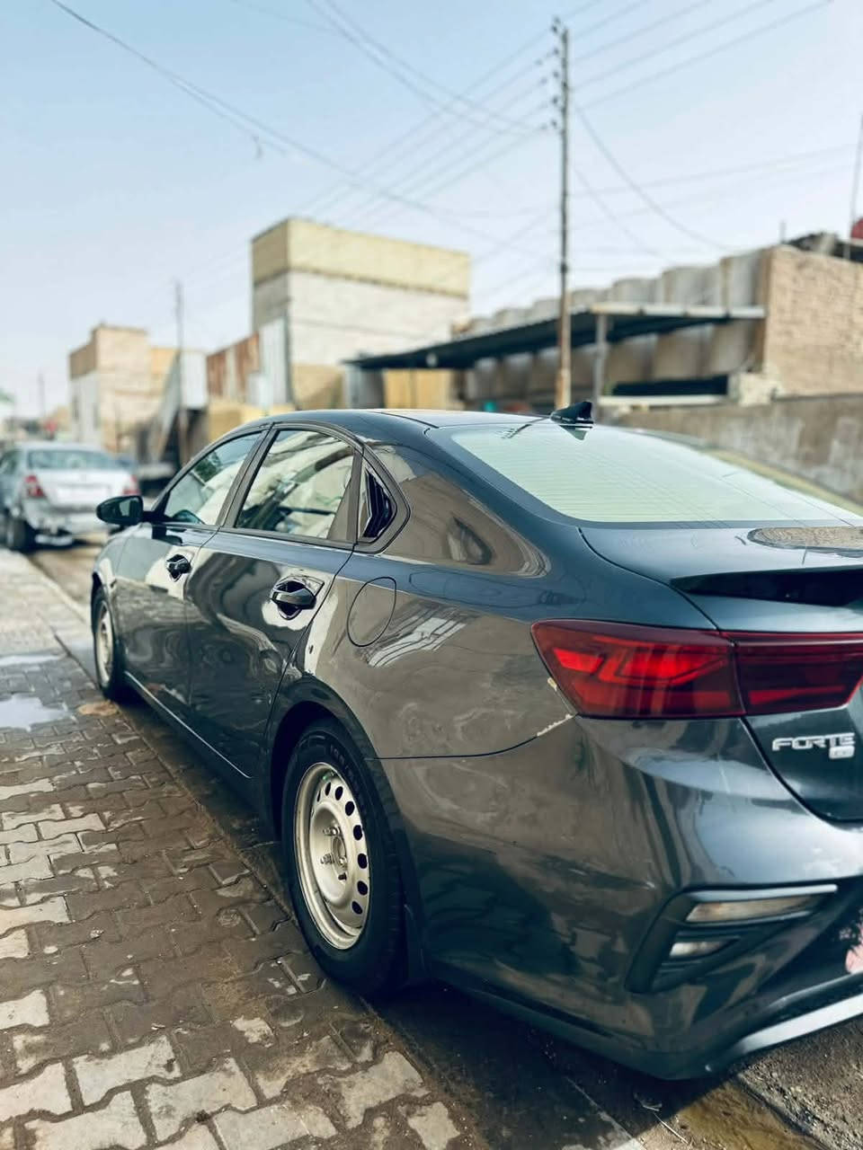 السلام عليكم للبيع كيا فورتي 2019 سيارة حلوة وخير من الله مكينة وكير وصدر وتبريد كلها كاملة ماناقصها اي شي سيارة فول ماعدا البصمة والتنتة رادارات شاشة كبيرة تدعم كار بلي وتحكم ستيرن جهتين شاشة اعطال 3 انضمة قيادة وحادث حلو مصلح نفسة وتصليحه حلو الحادث موجود بلمنشور كيرها AT رقم بغداد الجديد بسمي تحويل مباشر مكاني نجف السعر 132 وبيها مجال بسيط والشراي يتصل وبلخدمة ***********
