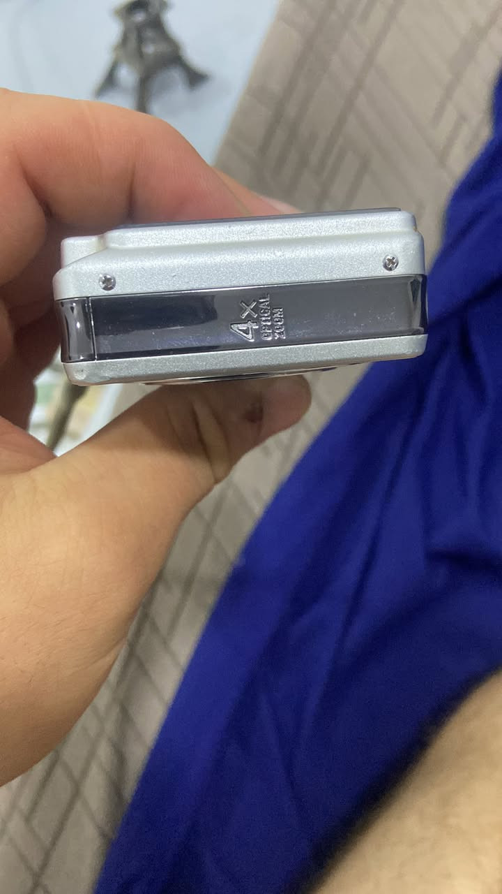 سلام عليكم كاميره sony  cybershot بس بطاري ما يشتغل بعد عيب مابي سعر مناسب رقم ***********
