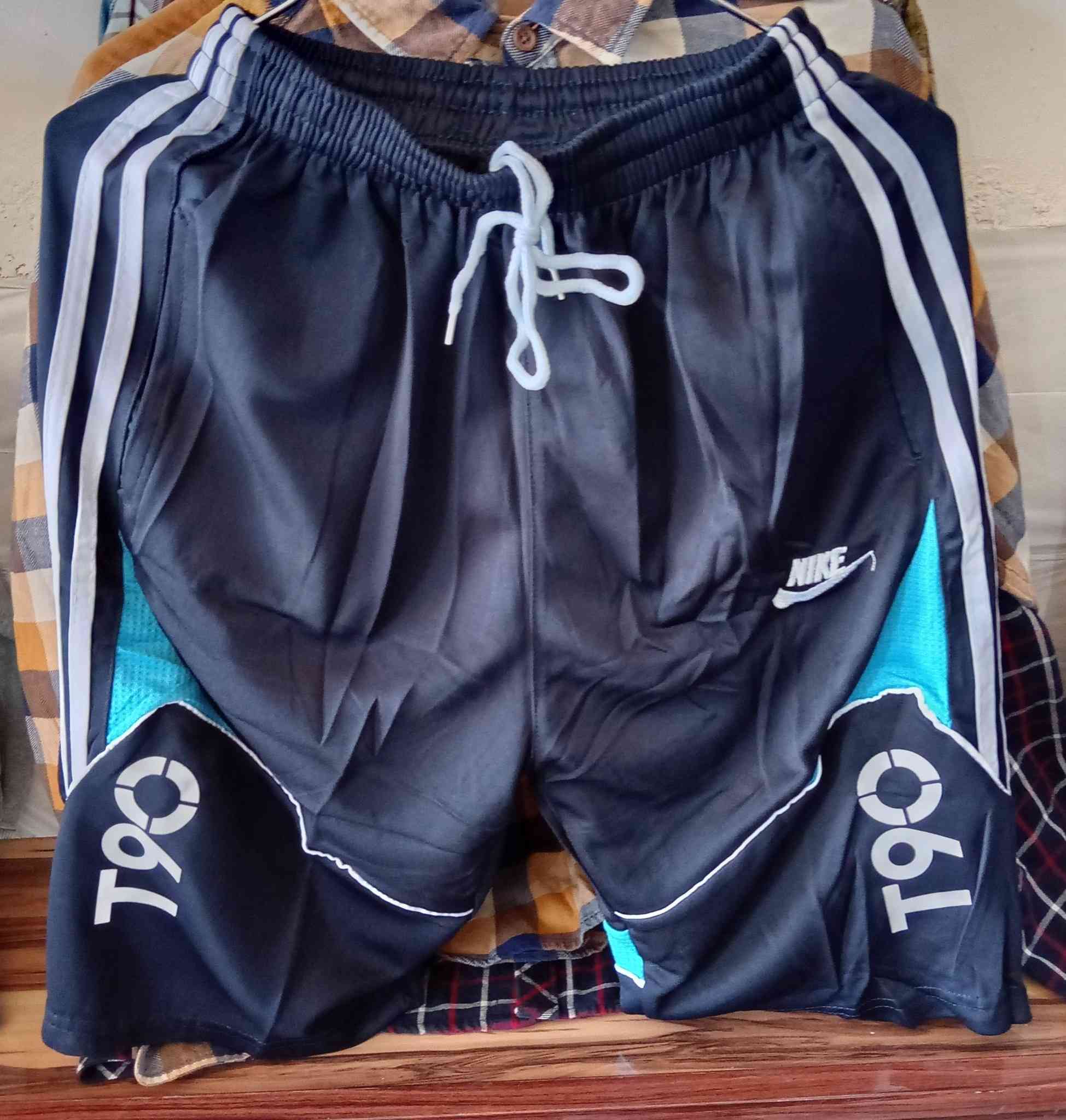 #برمودة_رجالية_وشبابية
#من_محلات_أبو_علي

بموديلين إثنين

#القصير

بألوانها الأربعة

#أسود_ونيللي_وأزرق_والرصاصي

#الطويل 

بألوانها الثلاثة

#الأسود_والنيللي_والأخضر 

القياسات للموديلين 

L, XL, 2XL

#الخامة_قطنية توفليس فوول ليگرا

#وبسعر مغري جداً

#٥_آلاف_دينار فقط

#العنوان

الشارع المقابل لشارع حسينية أسد الله ومجمع #محمد_كمال الطبي
#خلف_معجنات_وحلويات_زمزم
على طريق #محلات_بيع_الدجاج والطيور (طريق إعدادية الصناعة) 
#مقابل قصابة الرافدين ومكتبة الرافدين وكهربائيات غسان عساف 
#بجوار مخبز عباس ممش

لدينا #خدمة_توصيل داخل مدينة طوز خورماتو.
زورونا تجدون عندنا #الأفضل_والأرخص إن شاء الله.


**إذا كنت صاحب هذا الإعلان وتريد حذفه لأي سبب، رجاءا أرسل رسالة إلى الدعم الفني**