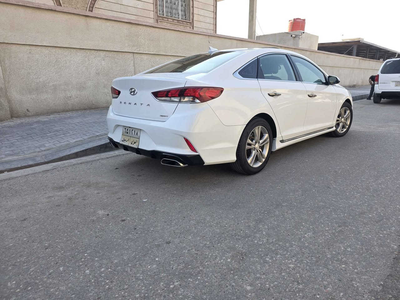 سوناتا وارد امريكي .... سبورت لمتدد ..فول للخيرر ..
سنويه مامنتهيه .... موديل ٢٠١٩ .... ماشيه ٨٠ ... 
مكينه ممفتوحه بيها قطعه واحده صبغ فقط .....جاملق ايمن فقط طرف البنيد ع كد 5 اصابع .... وبيها بارد بالدايرر الخلفي....السياره كارتونه قسم بالله نقص برغي ماكو ... مكاني بصره سع،ها ١٤٨.... مجالها قليل كلش ...
***********
*********** البصرة, العراق
