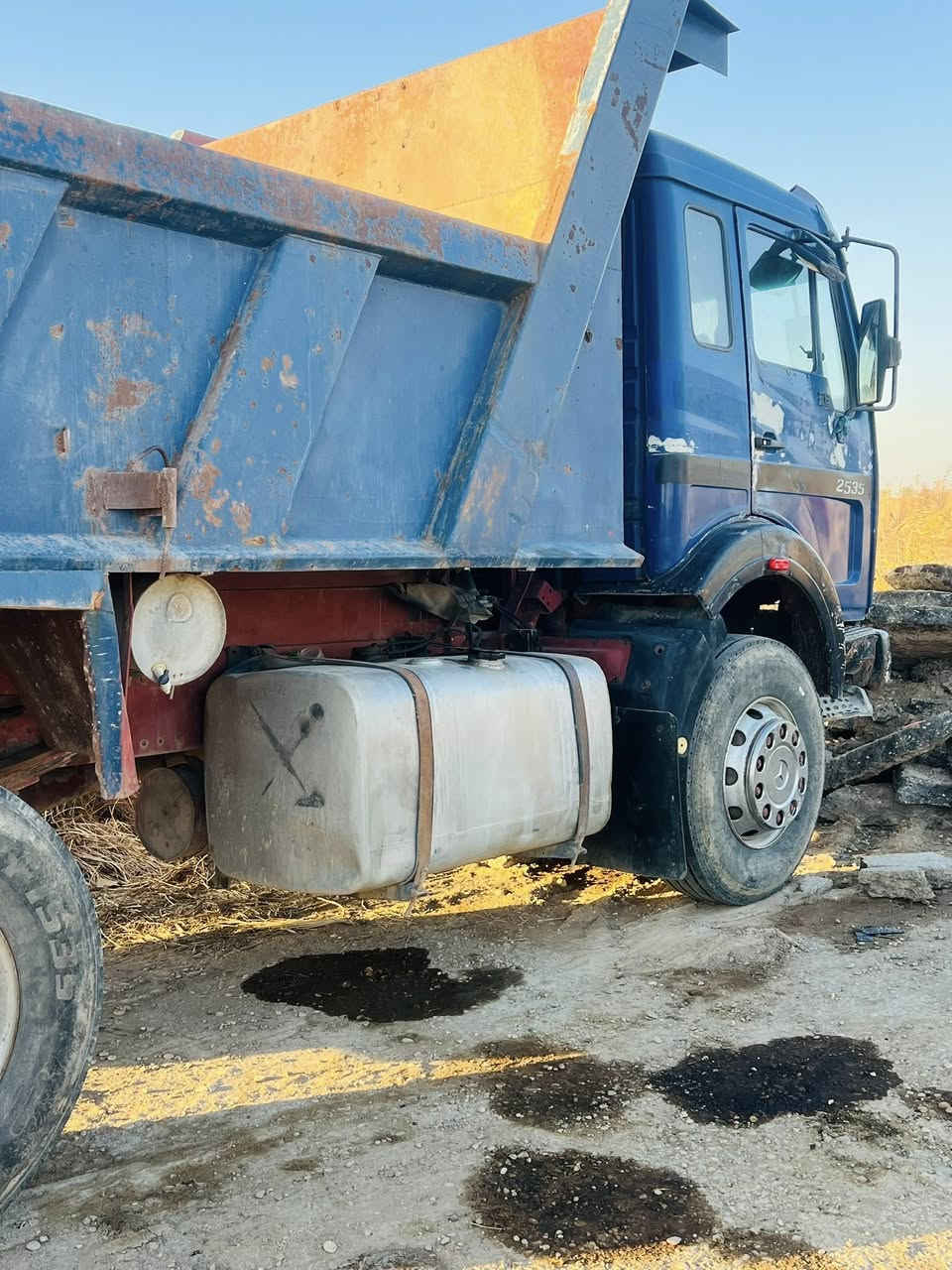 السلام عليكم للبيع لوري تك البي مارسدس كلاب موديل 84 المكان واسط صويره للستفسار ***********
