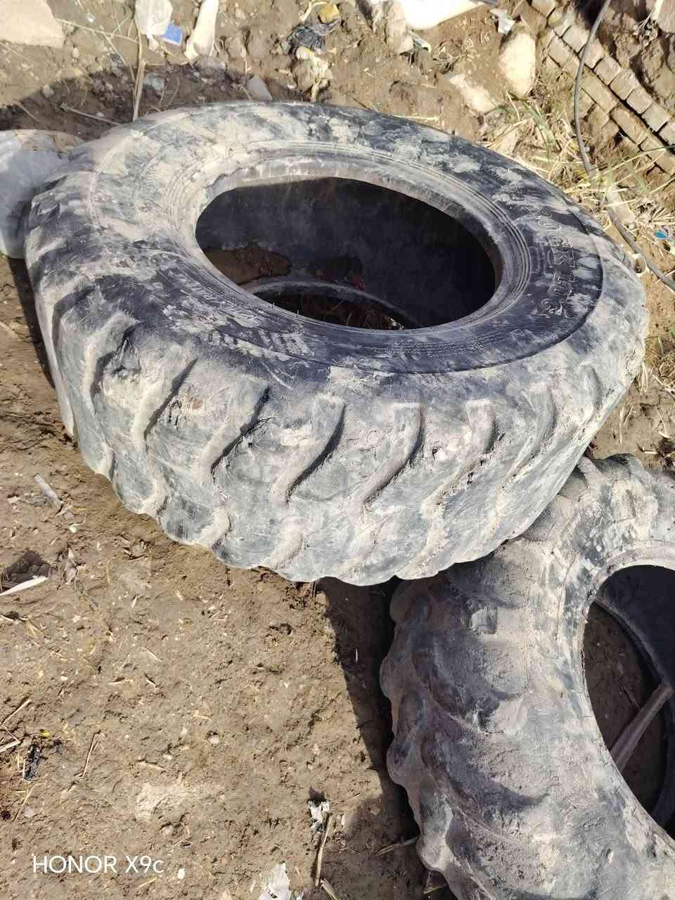 السلام عليكم تايرات للبيع مستخدمات مالات شفل 16 على 9 على 24 المكان ناصريه مركز  ما متواجد على الفيس هذا رقم الهاتف ***********
