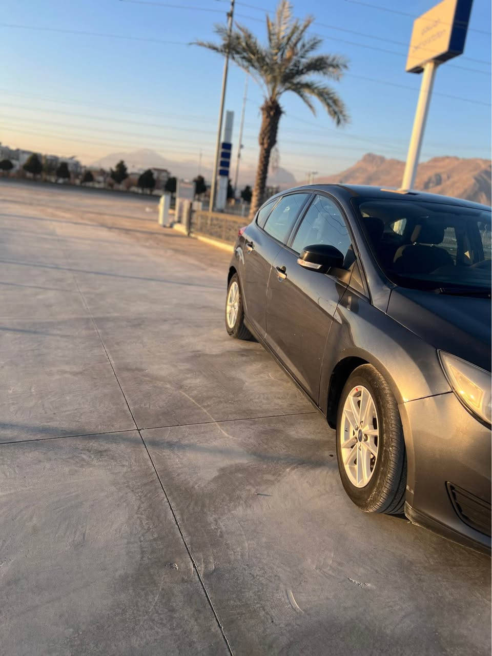 فۆرد فۆکەس مۆدێل ٢٠١٨ جانتا مواسەفات SE چوار پستۆنی مە کینە ٢٠ ی بێ تۆربۆ  چوار جام کارەبایی تەنها بۆنیت و چوار پەڵەی بچوکی سبوغە بێ ناوگرتن  ئێر باگ  سوکان تەقیوە ٨٨ مایڵ ڕۆیشتوە گێڕو مەکینە بەشەرت   تەحویل و غرامە بەشەرت نرخی ٨٣$ گەڵاو مەجالێکی کەم ناونیشان چوارقوڕنە ڕانیە.
ژ.م/ ***********
*********** رانية, السليمانية
