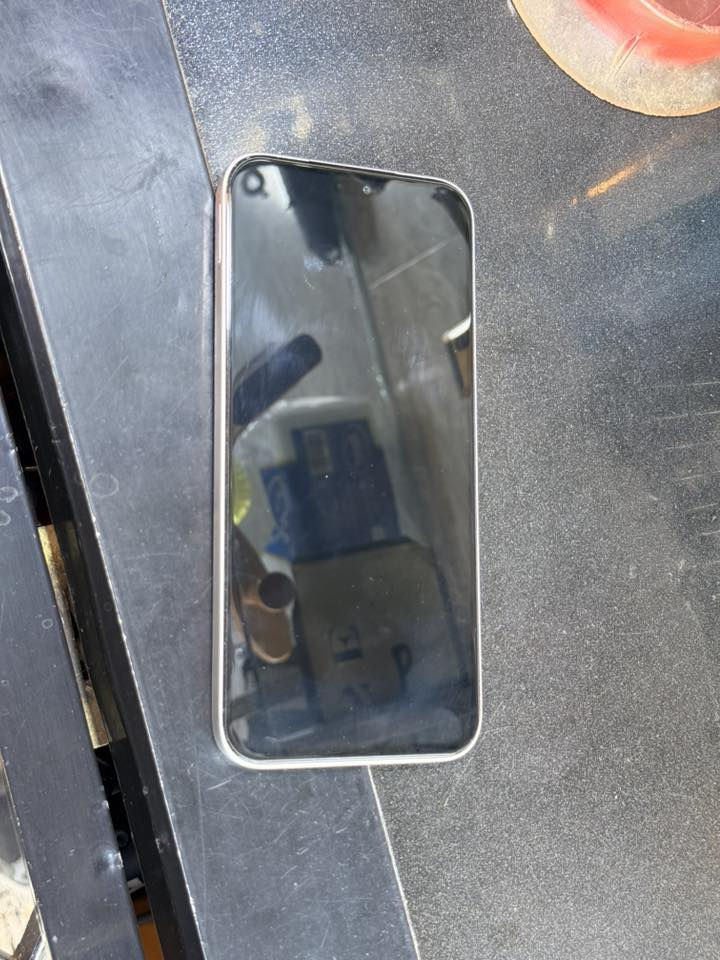 مكلف بل نشر صاحب الجهاز هاذا رقمه

‭0789 250 5730‬
 هونر x8
