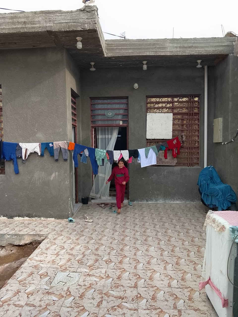 بيت خلف الملعب شارع شيخ ياسين البيت جديد المساحة 150متر ***********
