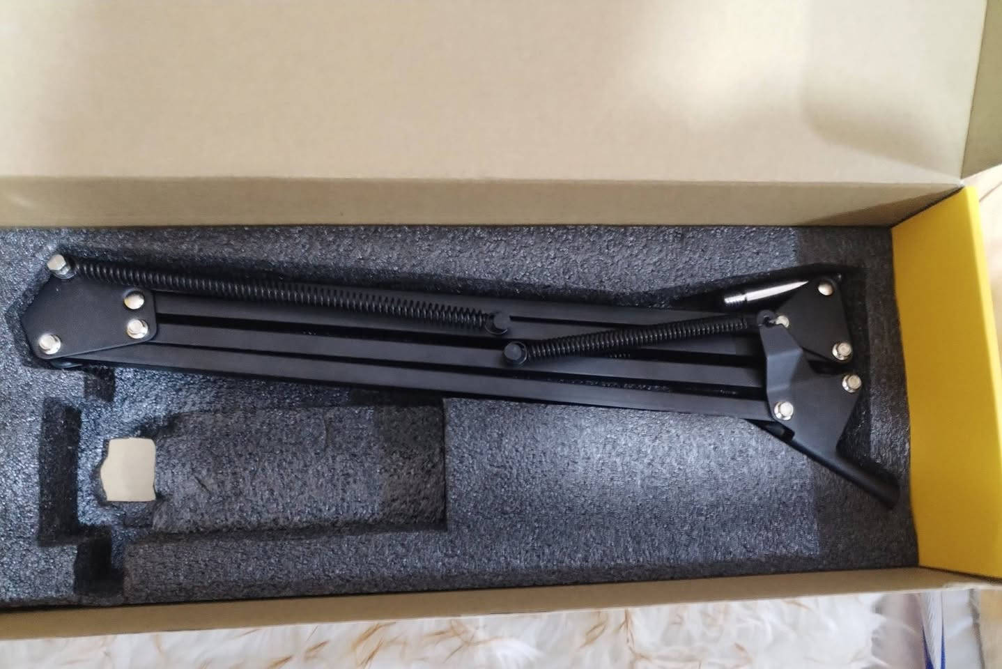 السلام عليكم
مايك ماونو PD200X للبيع
مسمتعل مرتين بس مجربه  بعده جديد بس لان ما متفرغ رايد ابيعه مصور كل تفاصيله وحته الفاتوره مالته. 
الي يريده يراسلني واتساب
***********
رايده ب100 وبي مجال و كروته ع حسابي اوصله للبيت اذا من بغداد.
