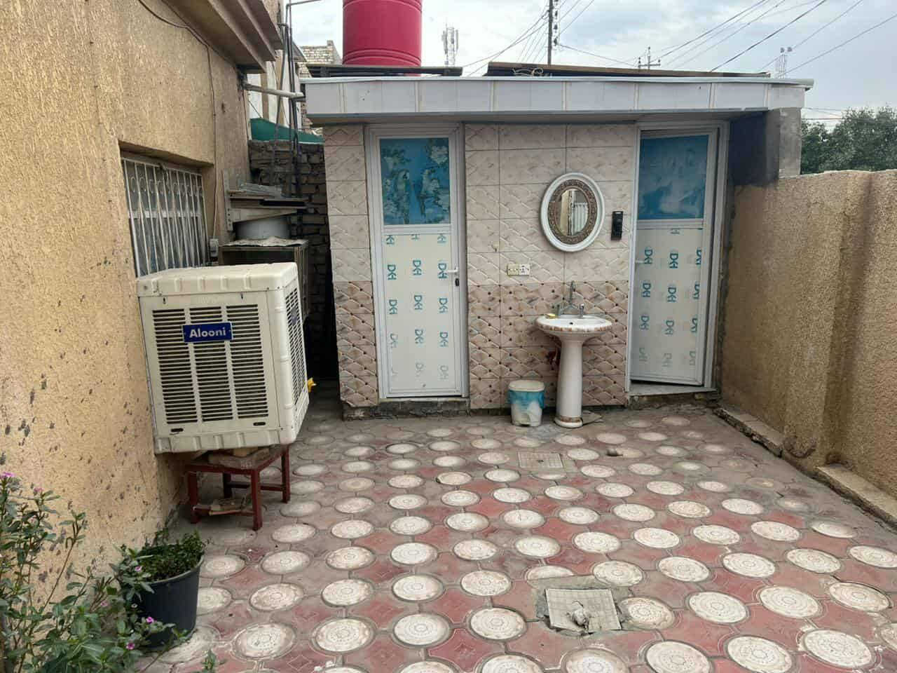 🏠 بيت للبيع – مساحة 200م
📍 ضهر / القرية مول
مقابل مستشفى التركي

🔹 تفاصيل البيت:
• طابقين
• الطابق الأرضي: استقبال – مطبخ كلدور – غرفة نوم – صحيات
• الطابق الثاني: 4 غرف نوم
• البيت نظيف جداً ومرتب
• منطقة مخدومة بالكامل (أسواق، مستشفى، خدمات)

📞 للاستفسار:
***********
