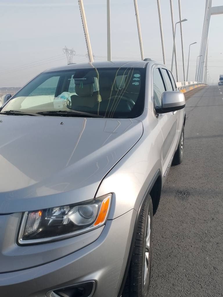 السلام عليكم   ( للبيع فقط )

السعر : 245 وبيه مجال بسيط للشراي يخابرني ويامر امر

جيب كراند شيروكي ( JEEP GRAND CHEROKEE )   

اللون : رصاصي

الفئه : LIMITED PLUS  

موديل:2015

المحرك: 6 سلندر 3600

حاله السياره : كفاله من الصبغ ( لاضربه ولاصبغ ولاتبديل )

1-كاميرا خلفيه دواره 
2- شاشه مع نظام ملاحه نفكيشن GPS
3- رادار خلفي وجانبي 
4- توقف ذاتي عند فتح الباب
5- داخل جلد بيجي بلاد  
6- دخول ذكي بصمه
7- سستم صوت الباين مع سماعات الباين 
8- شفتات استيرن 
9- حساسات خلفيه واماميه
10- المقاعد الاماميه ( حضن ) وكهرباء
11- مرايا متحسسه للاضاء العاليه + نقطه عمياء 
12- المصابيح زنون بلاد ( عالي وناصي )
13- شاشات خلفيه بلاد 
14- مري قلاب + اشاره بالمري + هيتر بالمري
15- المقاعد الاماميه والخلفيه تدفىه وتبريد مع استيرن تدفئه
16- كرسي السائق خزن ميموري ( وضعيات الجلوس )
17- استيرن كهرباء 
18- دفع رباعي 4*4
***********************************************
*السياره نظيفه وناصبه وكدامكم الصور ومابيه نقص 
* كير تبريد كفاله ع وضع الشركه 
*حداده جديده 
*تخم تاير جديد ودسكات جدد 
*ومابيه كلوب مشتغل بالشاشه

مكان السياره : البصرة ‪0781044 8466 البصرة, العراق
