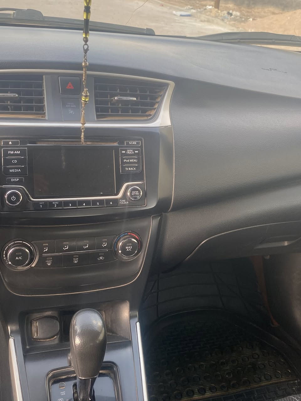 نيسان سنترا رقم بصره
راعيهه يريد تحويل وارد امريكي 
ضربتهه چاملغ الامامي 
السياره جاهزه من كلشي گير مكينه 1800 
تبريد ثلج تحكمات بالمري 
السعر 100 وبيهه حگ الجيه 
***********
